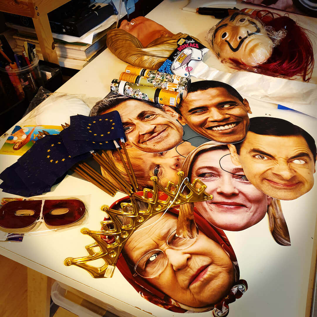 Masks of some of the most important political figures, including Queen Elisabeth, Mister Bean, Barak Obama, all presents to our hyrbid live streaming event